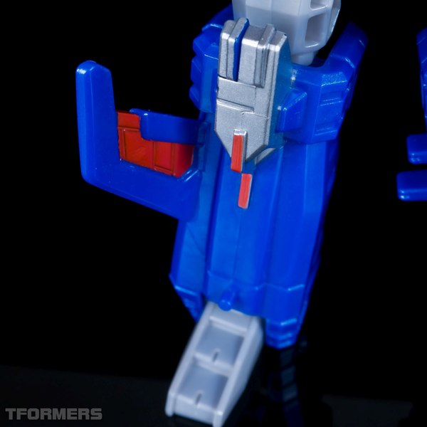 TFormers Titans Return Gallery   Siege On Cybertron Metalhawk 19 (19 of 91)